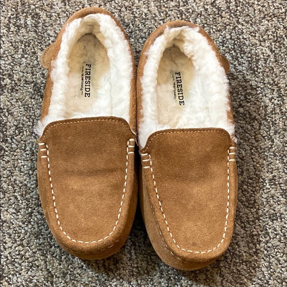 Fireside Women’s Tan Suede Moccasin Slippers Size 6 US /EU 37